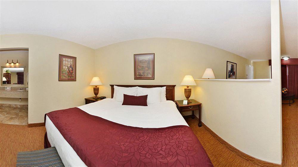 Western Pine Springs Hotel 3*