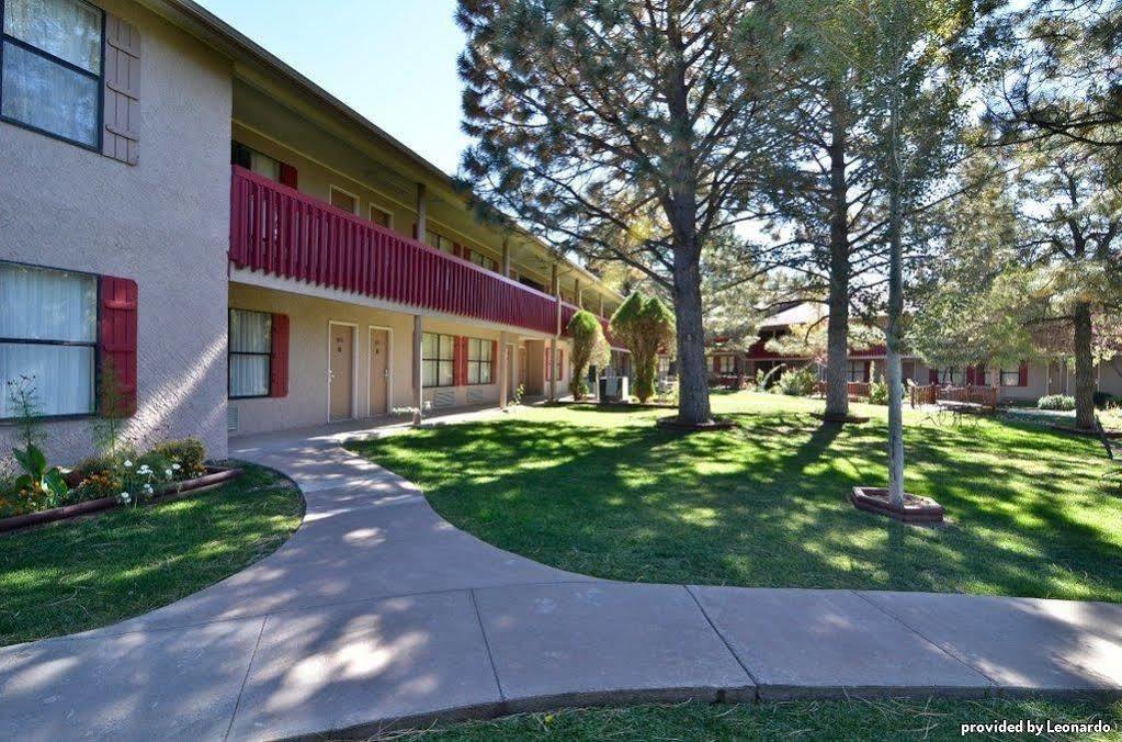 Hotel Western Pine Springs