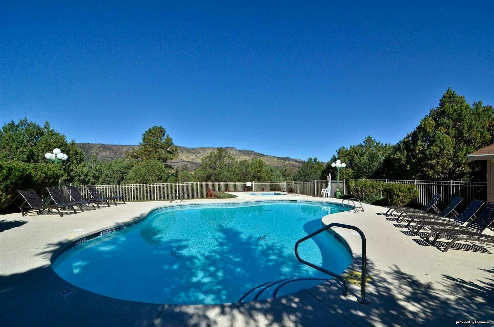 Western Pine Springs Hotel 3*